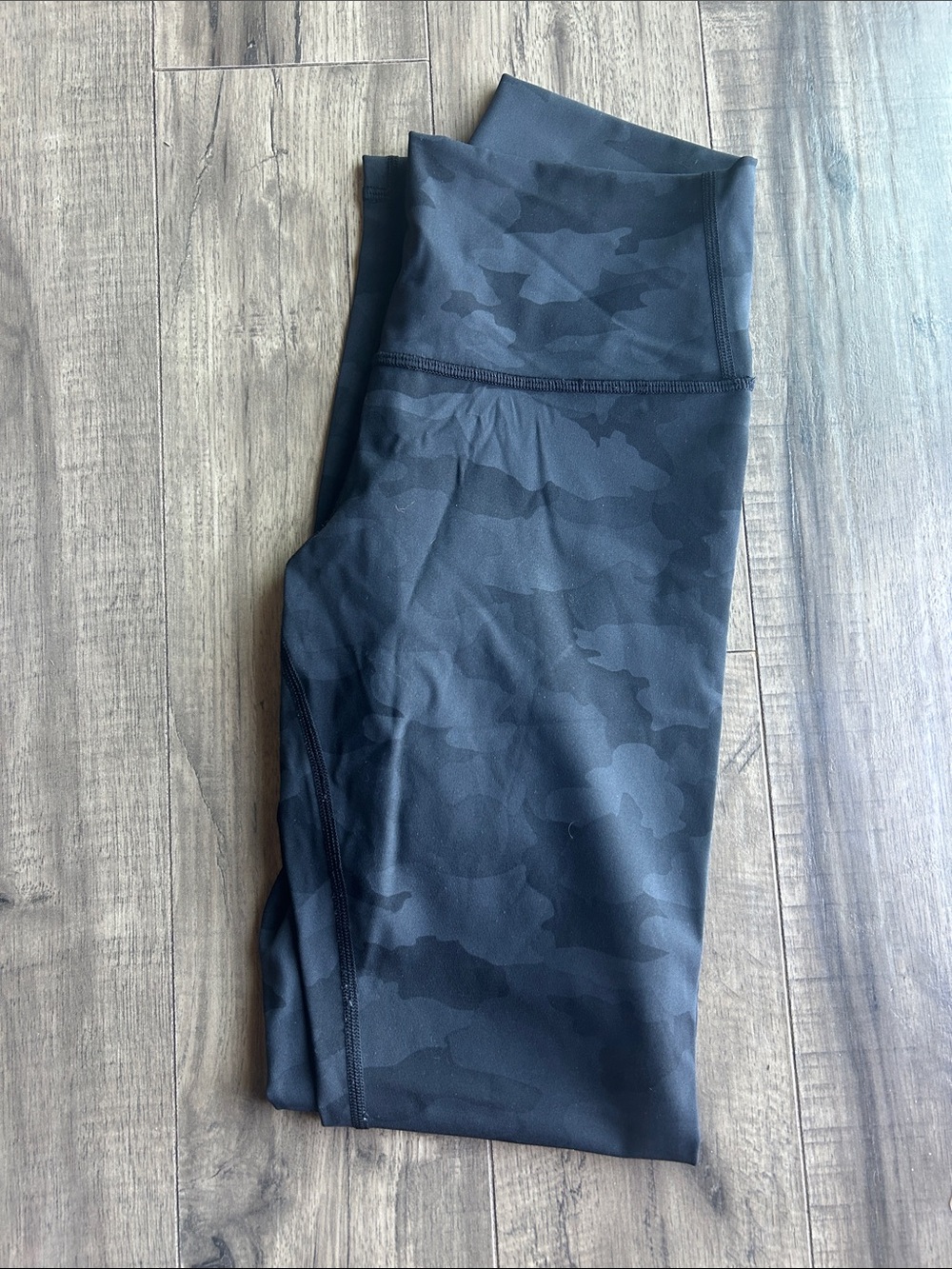 Lululemon Black Camo Leggings - EUC Size 6